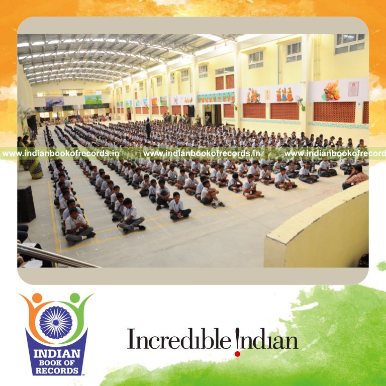 participants singing bhajan simultaneously for Indian Book of Records