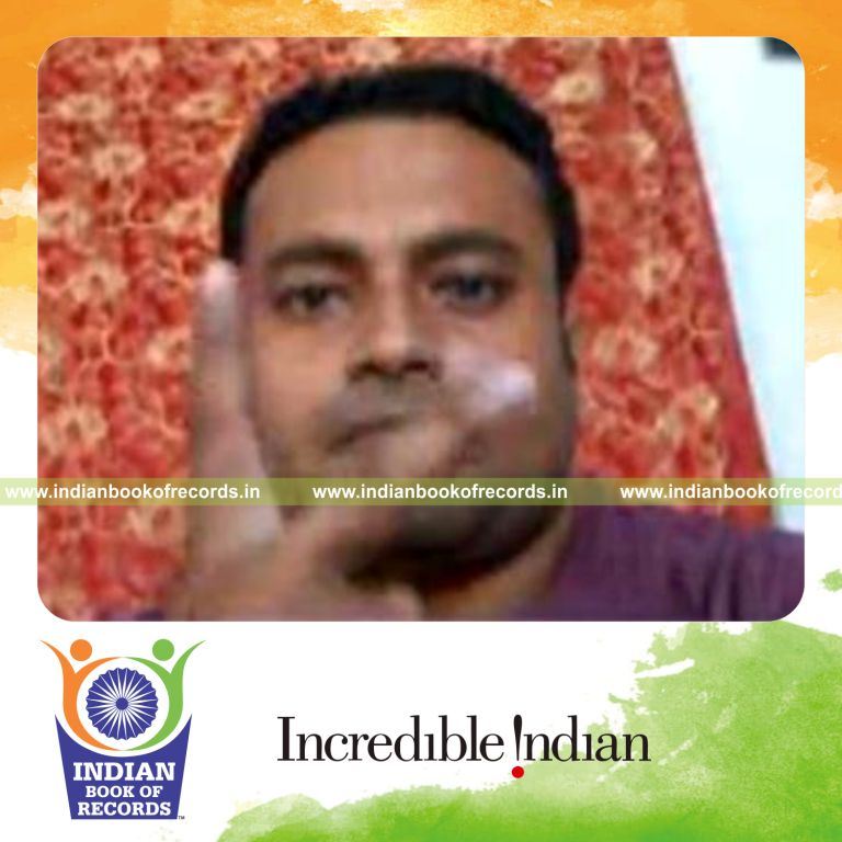 individual performing kryptonite one handed triple card cut for record in Indian Book of Records