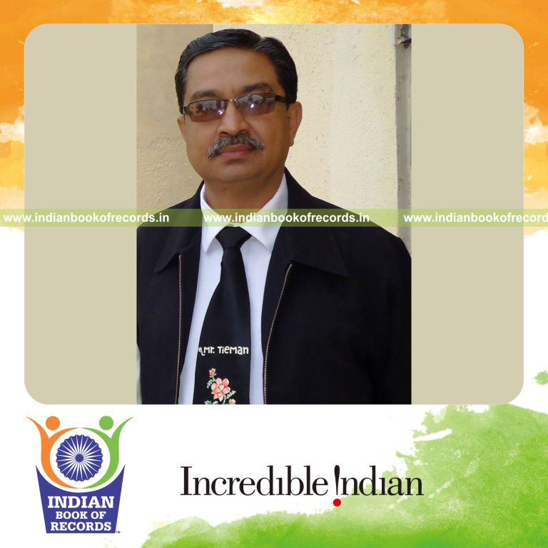 male individual tying windsor knot quickly during Indian Book of Records attempt