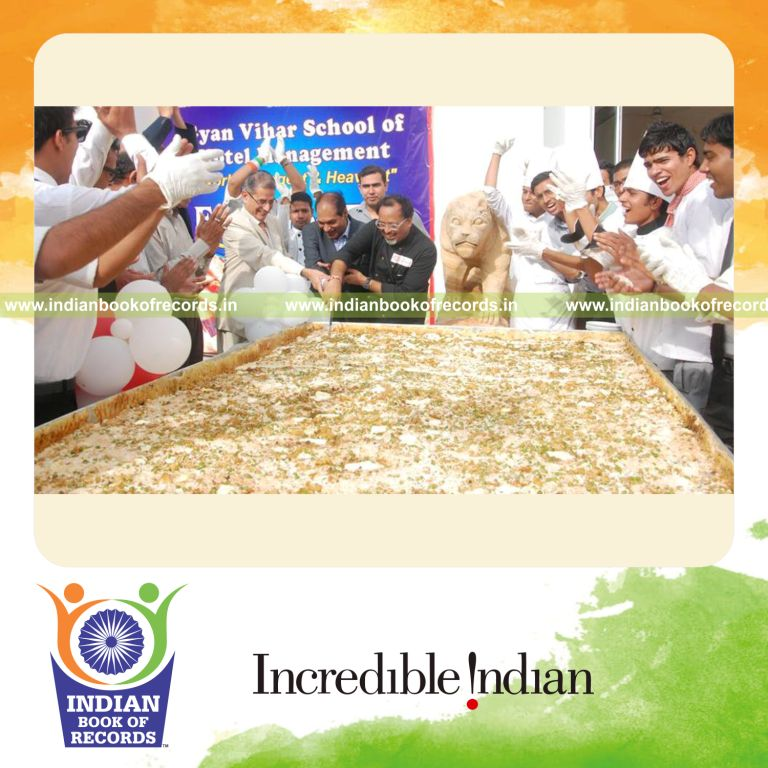 team creating large egg free pie for record in Indian Book of Records