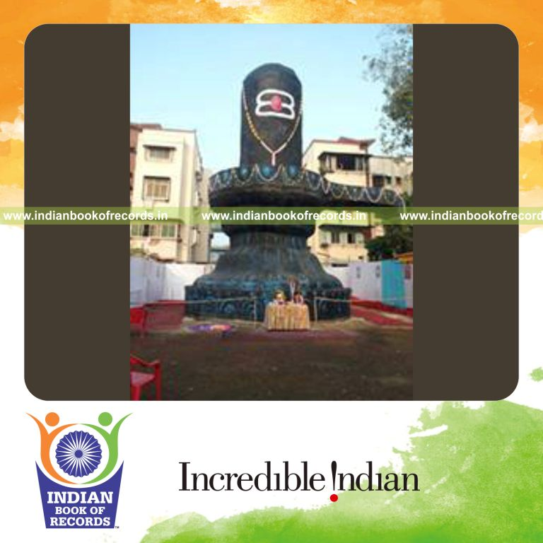 team creating large shivling replica for Indian Book of Records