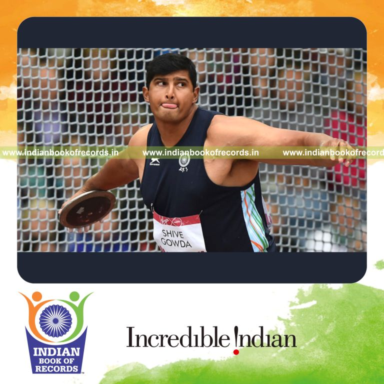 individual male achieving longest distance in discus throw for record in Indian Book of Records