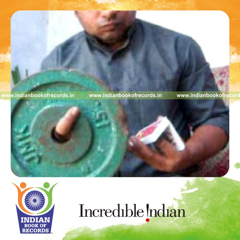 individual performing brian twist card cuts in one minute while holding weight plate for record in Indian Book of Records