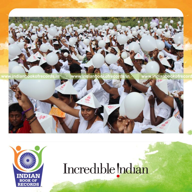 group of people twirling balloons simultaneously at single venue for record in Indian Book of Records