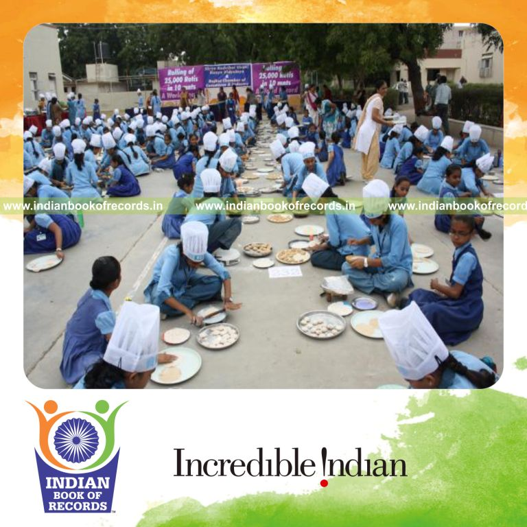 group of people rolling roties simultaneously within 8 minutes at single venue for record in Indian Book of Records
