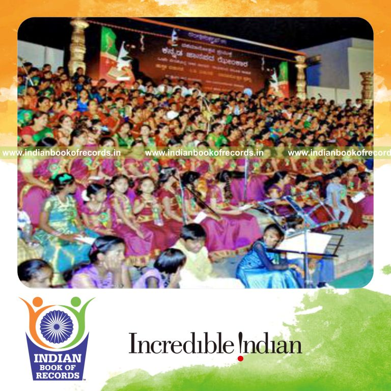 group of singers performing simultaneously at single venue for record in Indian Book of Records