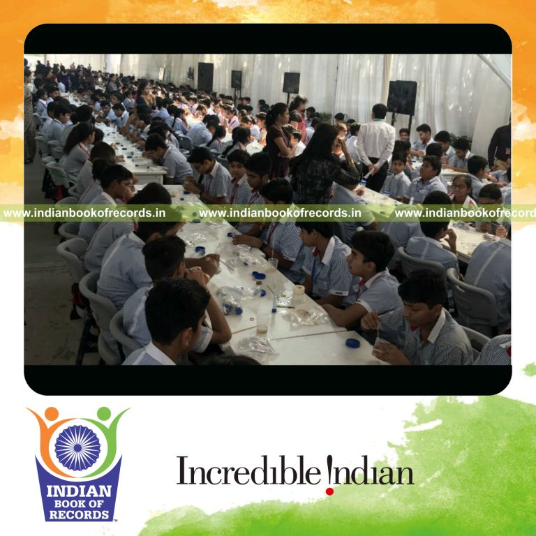 a large group performing dna isolation experiments at the same time under supervision for a record in Indian Book of Records
