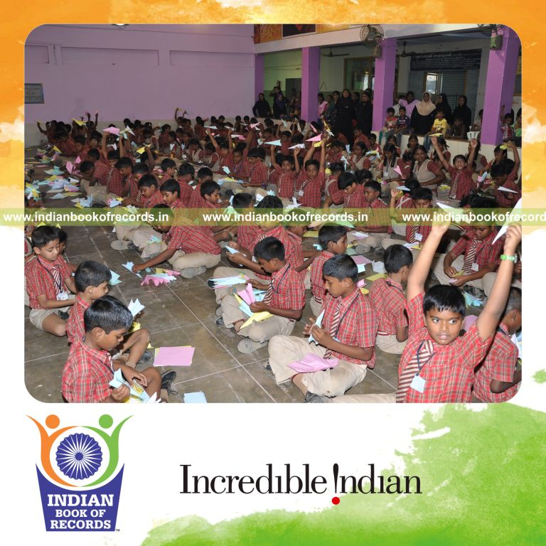 group of people making paper arrows simultaneously at single venue for record in Indian Book of Records