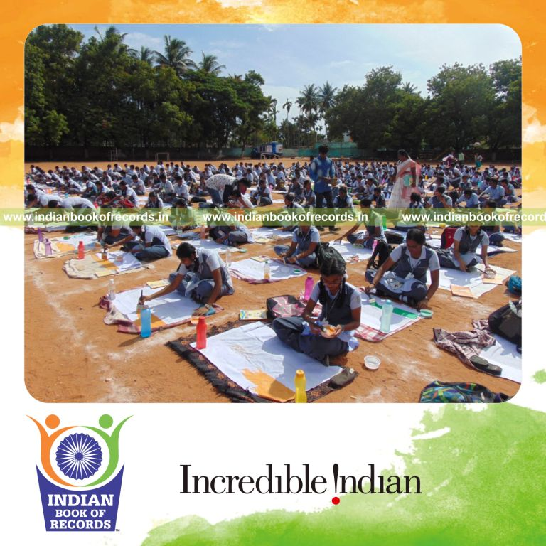 group painting indian national flag simultaneously at single venue for Indian Book of Records