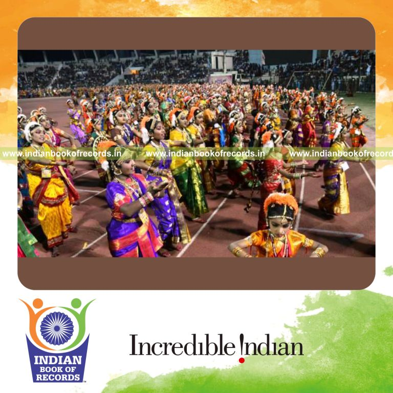 group of participants performing kuchipudi dance simultaneously at single venue for record in Indian Book of Records