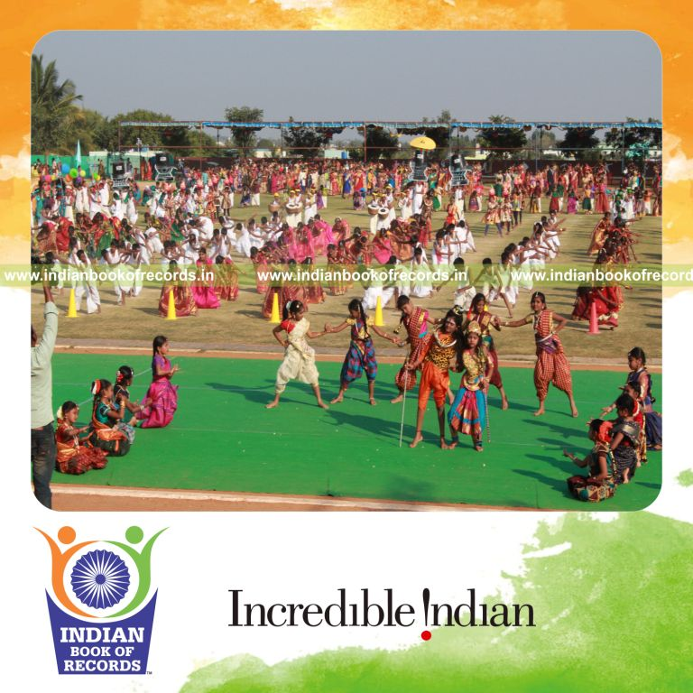 students performing karnataka folk dance simultaneously at single venue for Indian Book of Records
