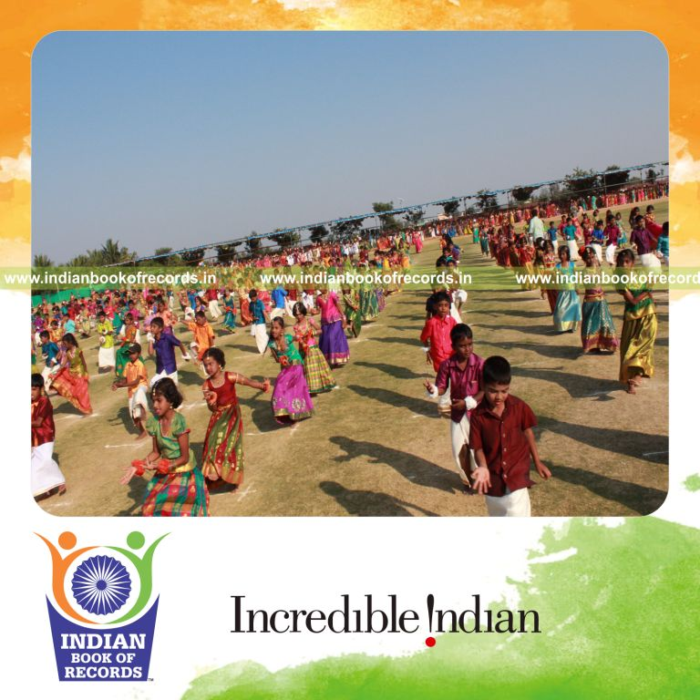 students performing kummi tamil folk dance simultaneously at single venue for Indian Book of Records