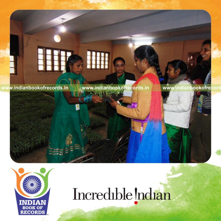 group distributing vegetable saplings simultaneously at single venue for Indian Book of Records