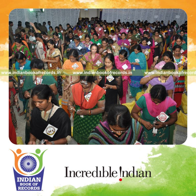 women playing yoyo simultaneously at single venue for Indian Book of Records
